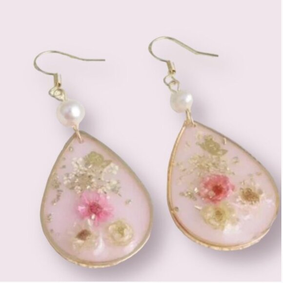 ⭐️❤️FREE Dried Flower Butterfly Tear Water Drop Hipster Classy Chic Hip Earrings - Picture 4 of 4